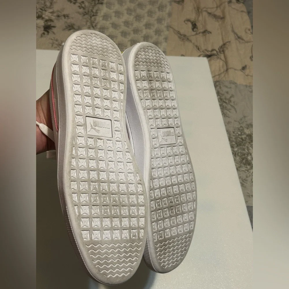 Puma Woman White Sneakers with Subtle Purple Accent